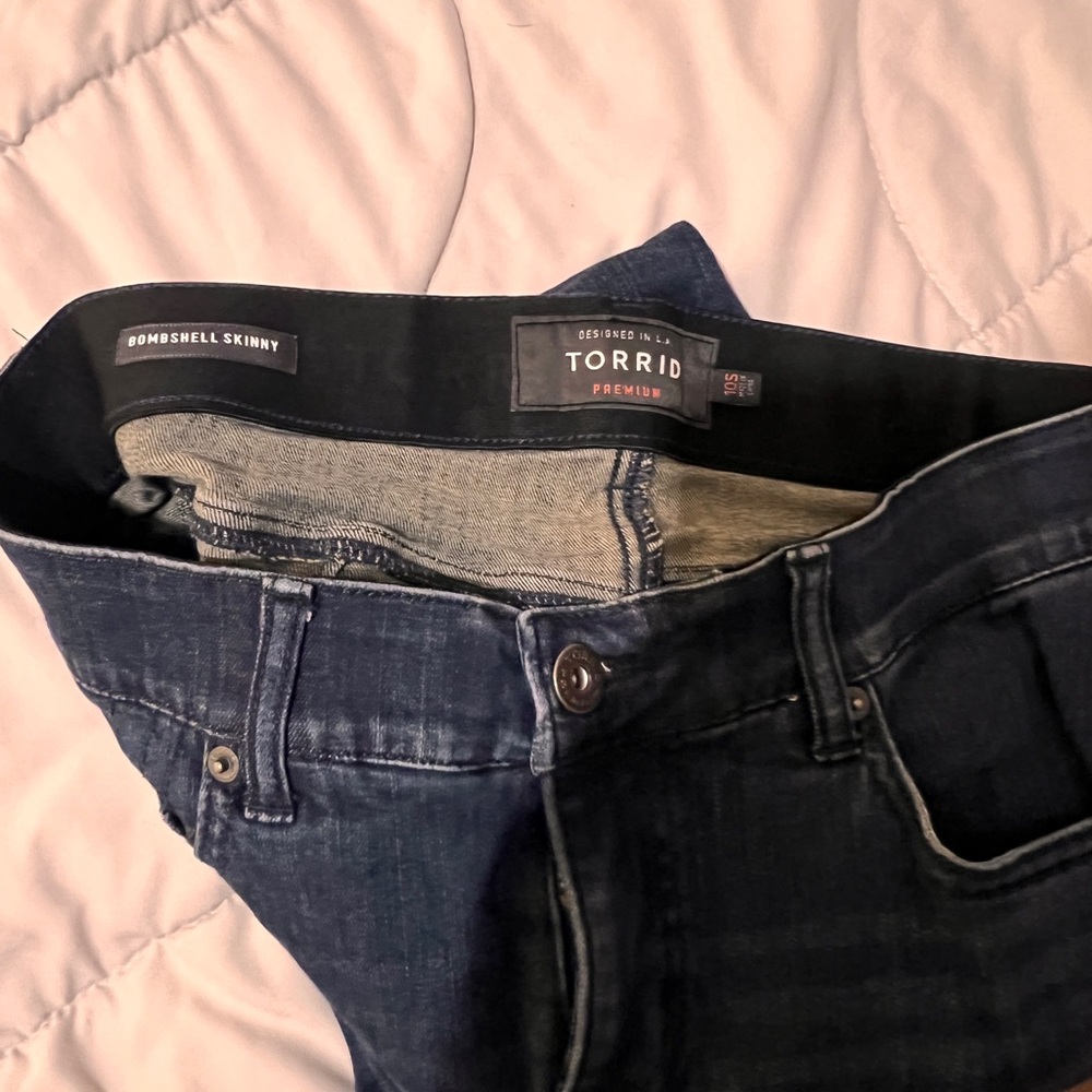 Torrid Bombshell Skinny - Picture 4 of 4